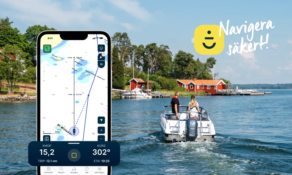 Navigationsapp från Skippo visas på mobilskärm, mot bakgrund av båt i skärgården med två personer och texten "Navigera säkert!".
