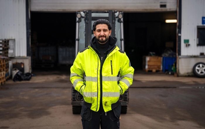 Alen Omerovic, grundare av Metall Recycling Blekinge AB och 2024 års mottagare av Småföretagarstipendiet.)